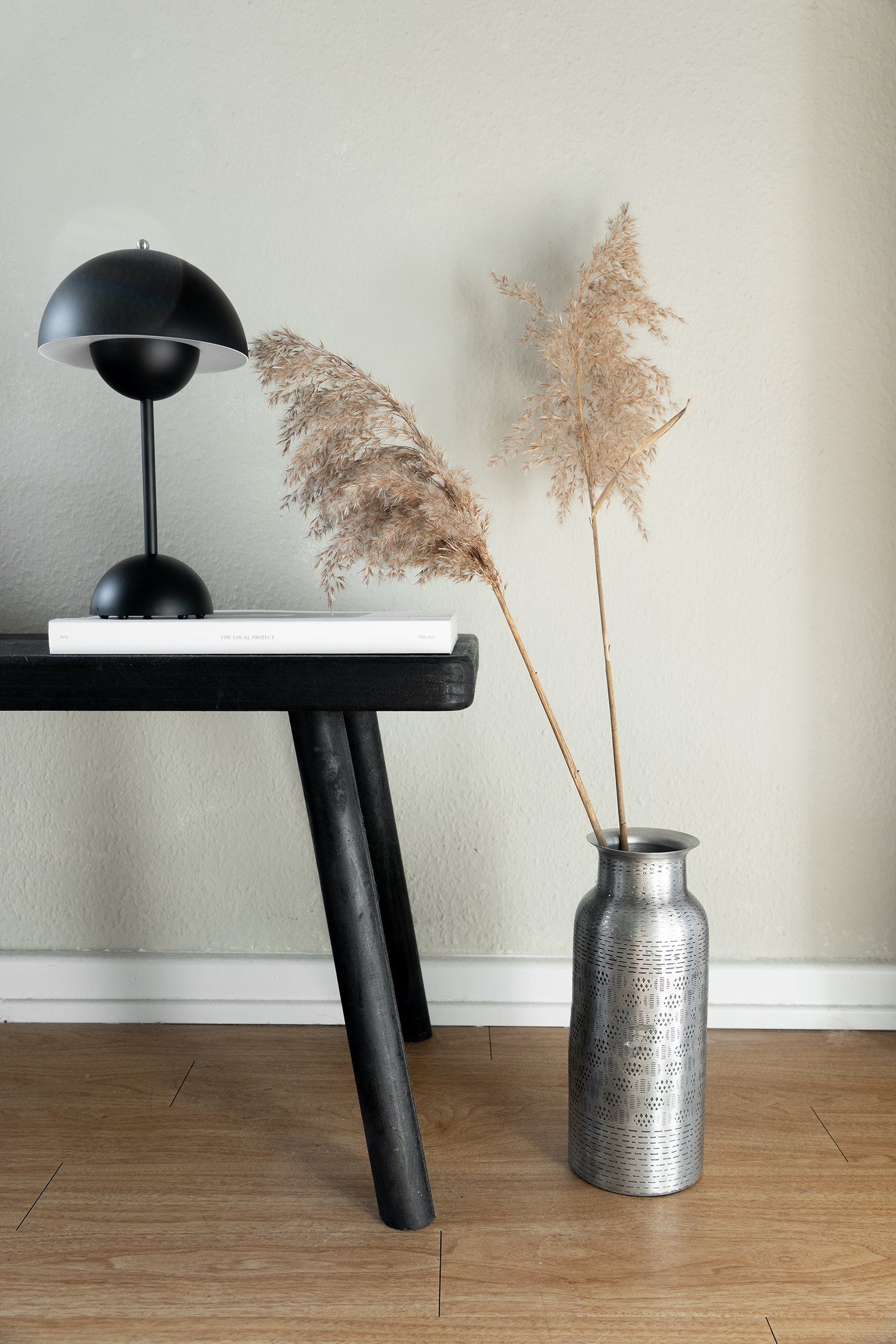 LaLe Living Dekovase Vase Kaela gehämmert in Silber, H: 26cm, Ethno Look