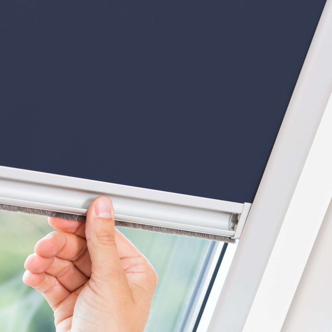 Lichtblick Dachfensterrollo Skylight, Thermo, Verdunkelung - Blau, 61,3 x 94,0 cm (M06) (B x L)