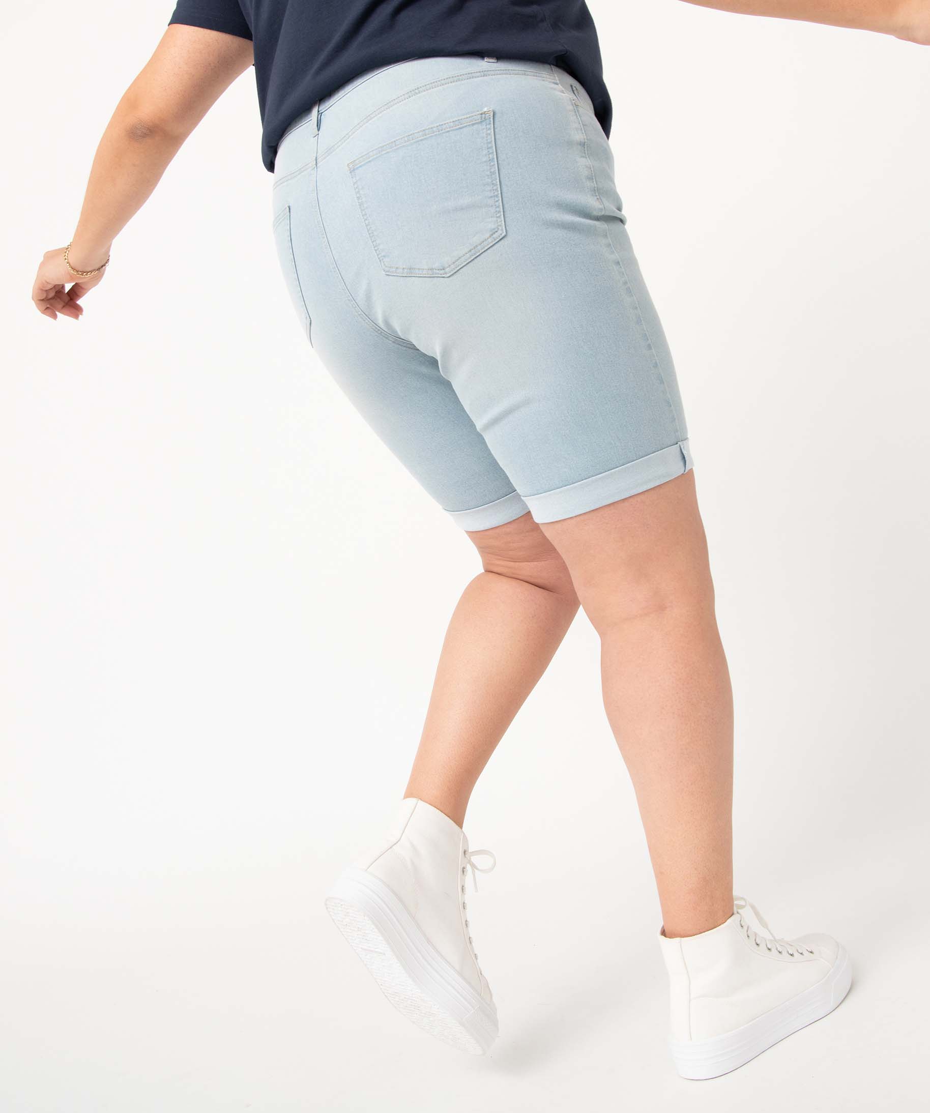 Bermuda en jean femme grande taille à revers bleach | GEMO