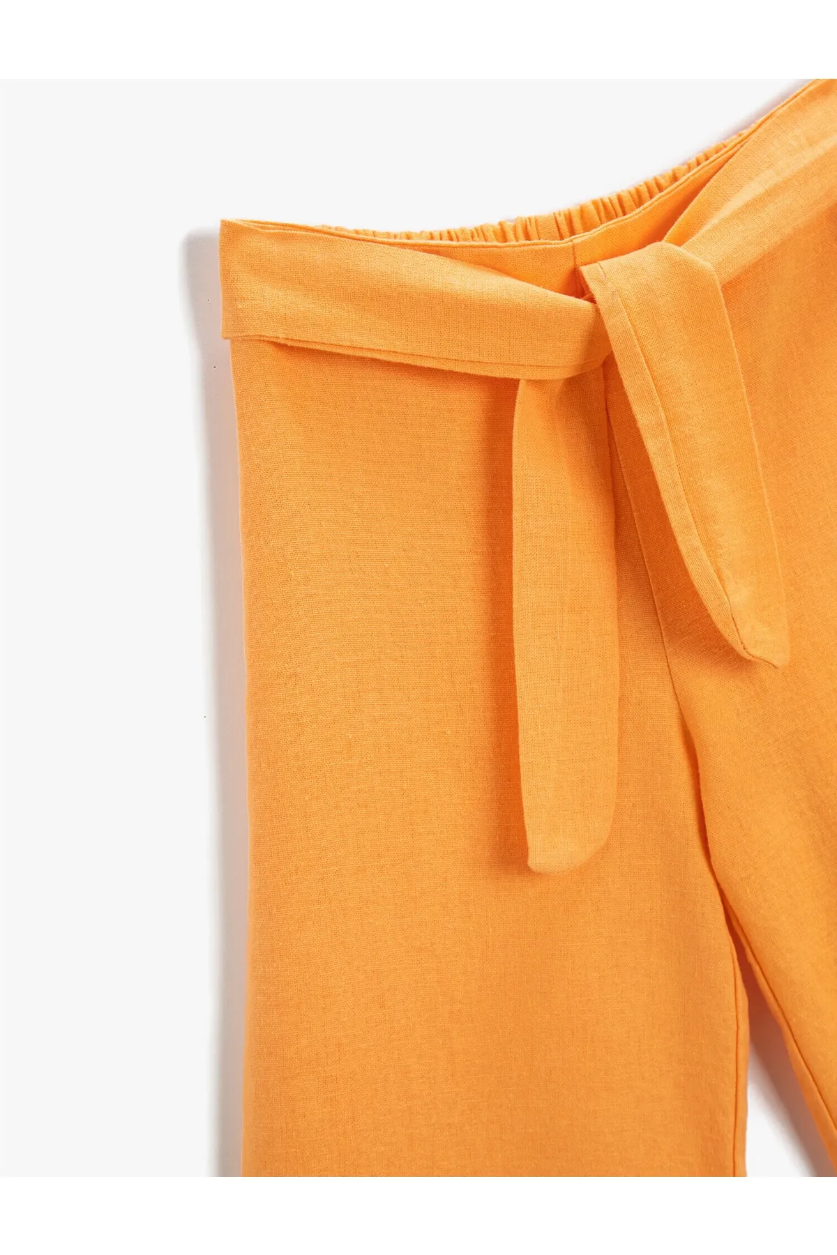 Koton  Hose mit weitem Bein, hoher Taille und Gürteldetail