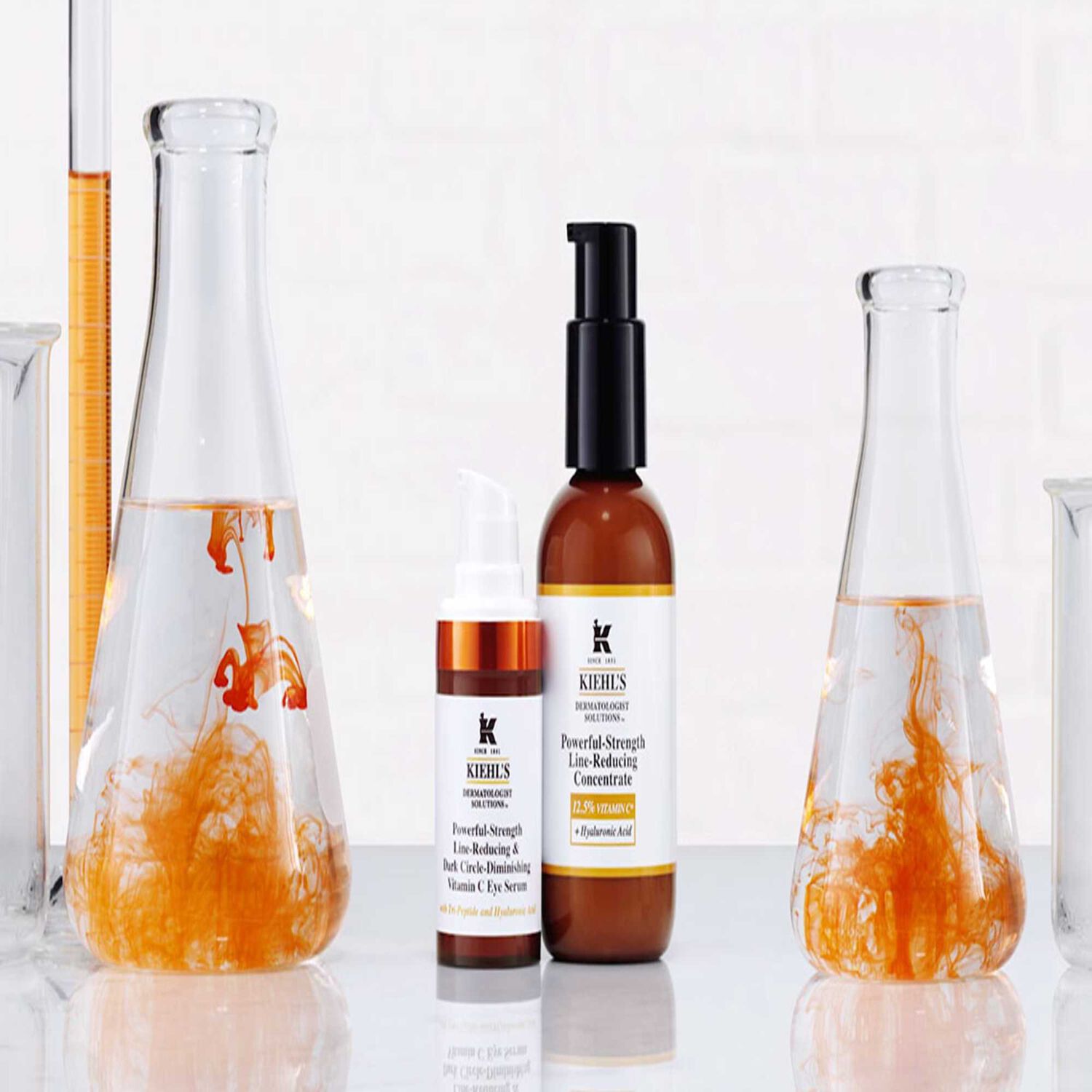 kiehl's Powerful-Strength Line-Reducing & Dark Circle-Diminishing Vitamin C Sérum Contour des yeux et anti-cernes à la vitamine C 15 ml