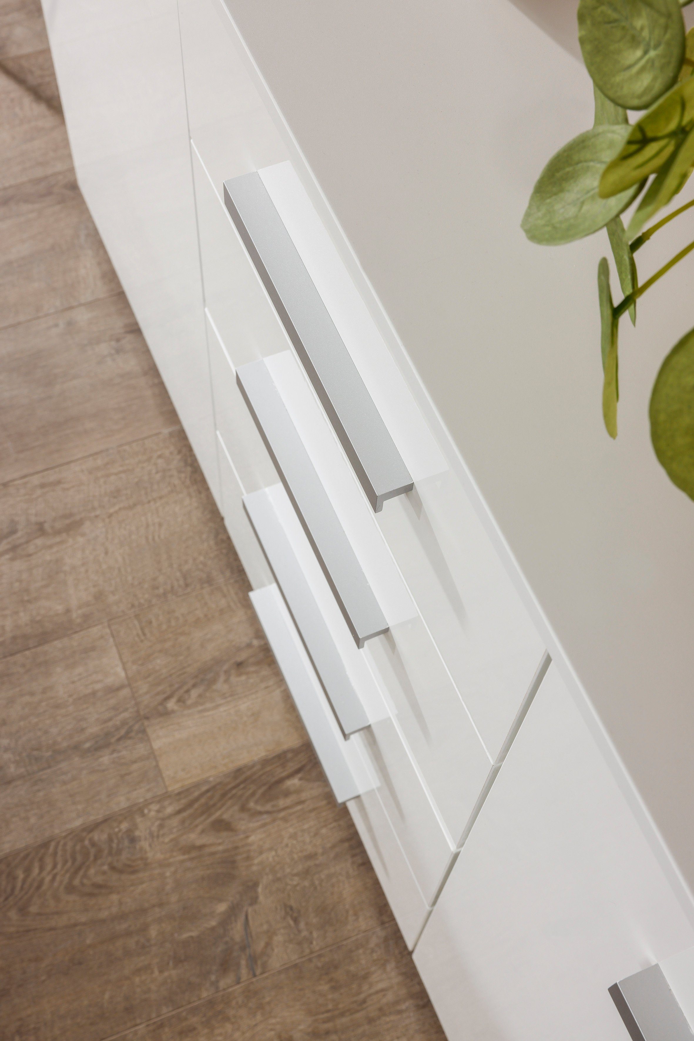 rauch Kommode Koluna, mit Hochglanzfront, 4 Schubkästen, inkl. 3er-Set Filzboxen
