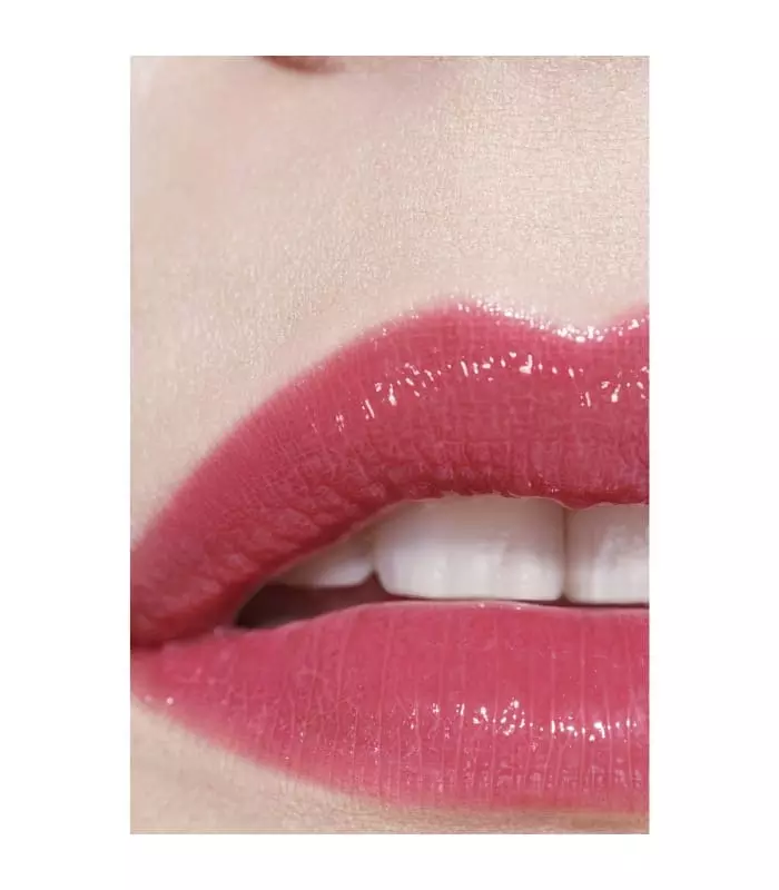 ROUGE COCO FLASH La Couleur, la Brillance, l'Intensité en un Éclair