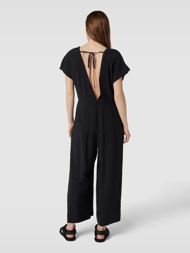 Jumpsuit mit V-Ausschnitt in schwarz