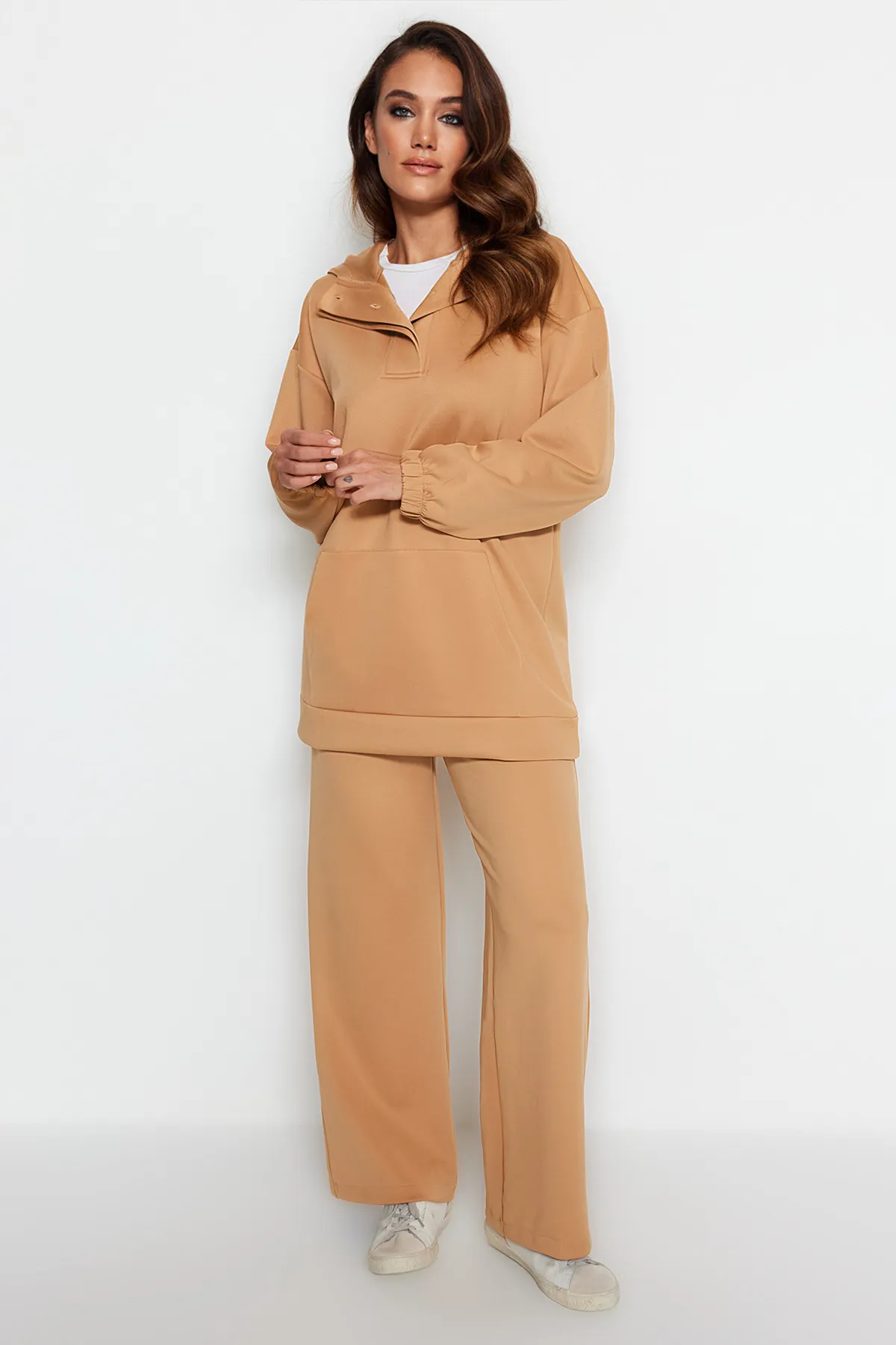 Trendyol Modest  Strick-Trainingsanzug-Set für Taucher/Taucher mit Kamelkragen und Kapuze, detailliert TCTAW24EN00011