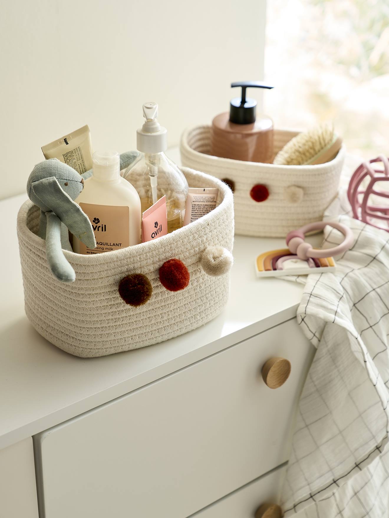 Lot de 2 paniers en corde à pompons beige