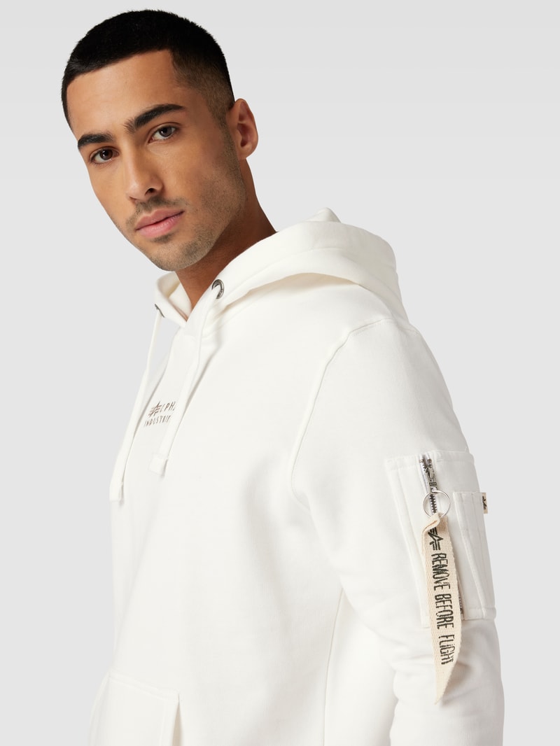Hoodie mit Känguru-Tasche in offwhite