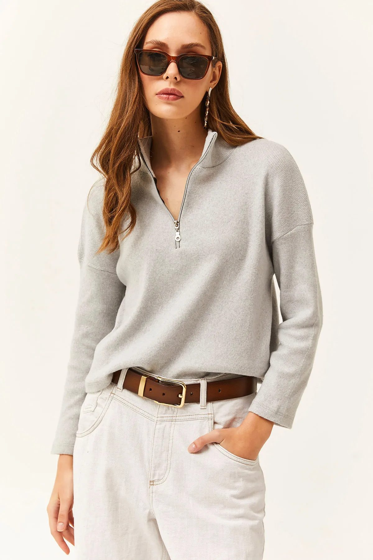 Olalook  Hellgraues Sweatshirt mit Stehkragen und Reißverschluss für Damen