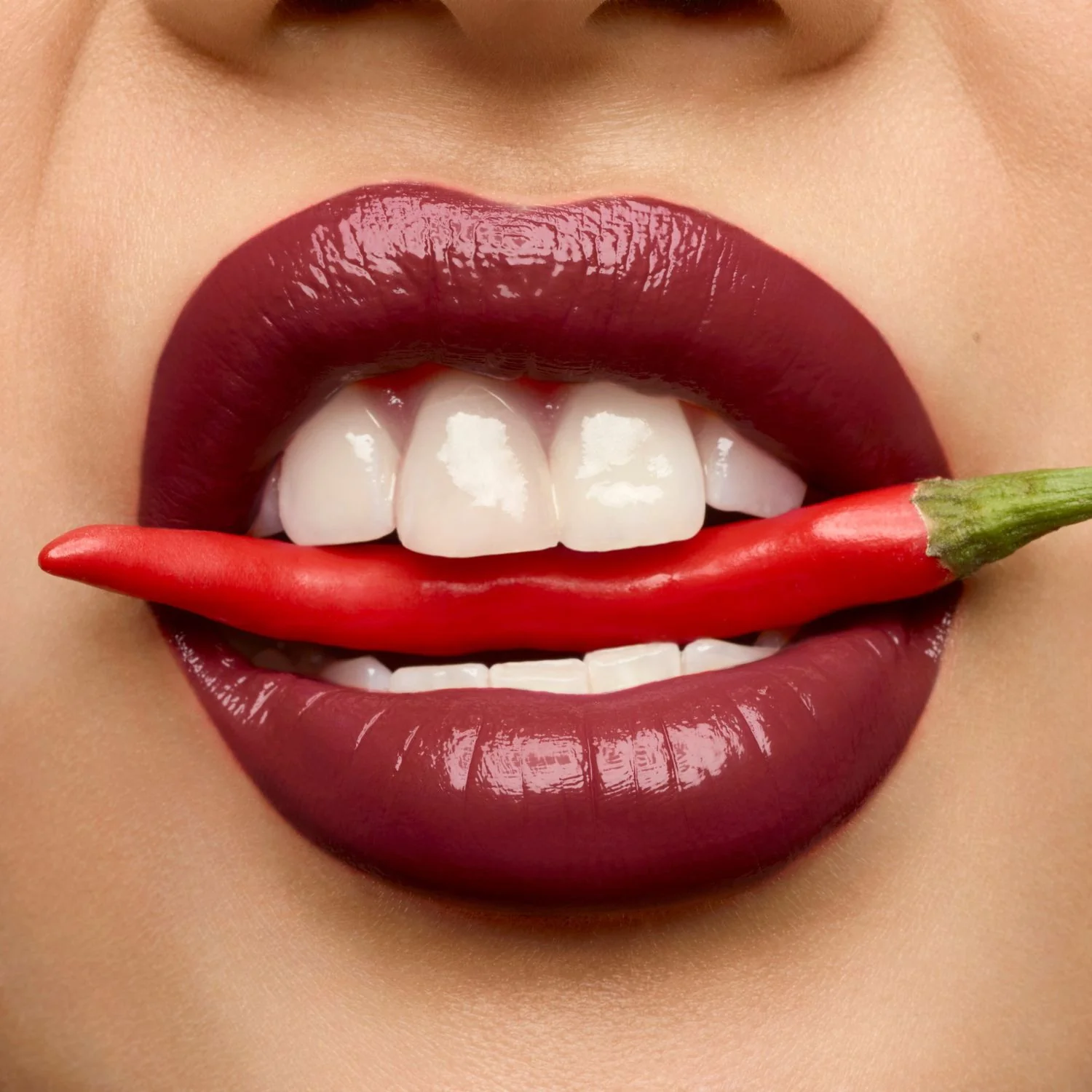 Lips Rouge Volupté Shine - sijoča šminka