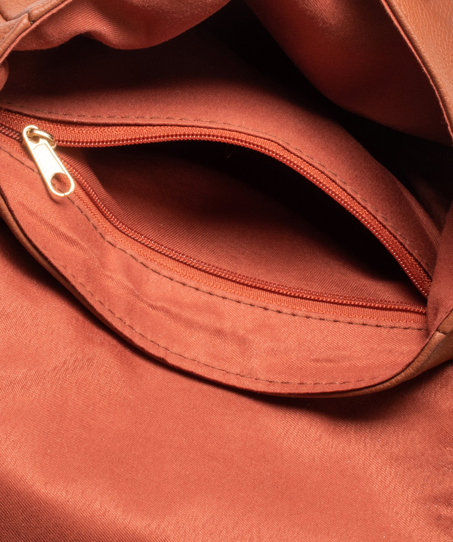 Sac besace avec anneau métallique sur le rabat femme cognac | GEMO