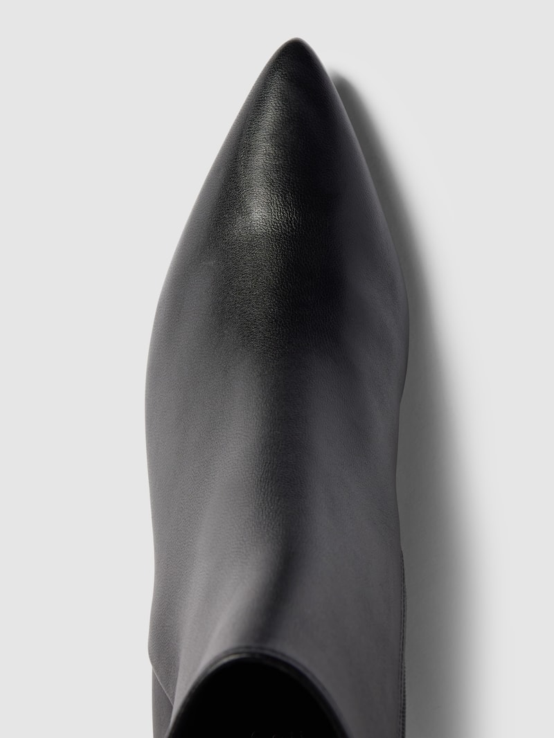 Stiefeletten aus Leder mit Reißverschluss in schwarz