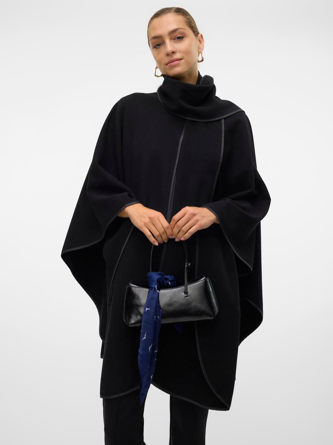 VMNAOMI Mantel