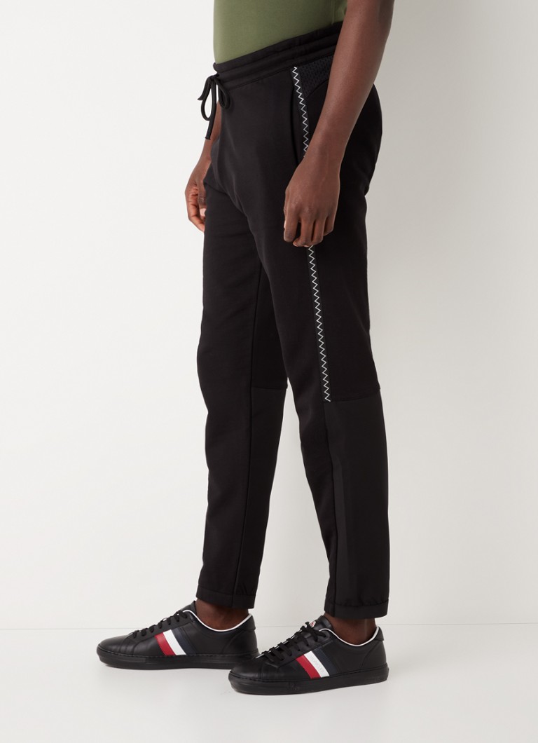 Pantaloni de trening Moncler slim fit cu imprimeu