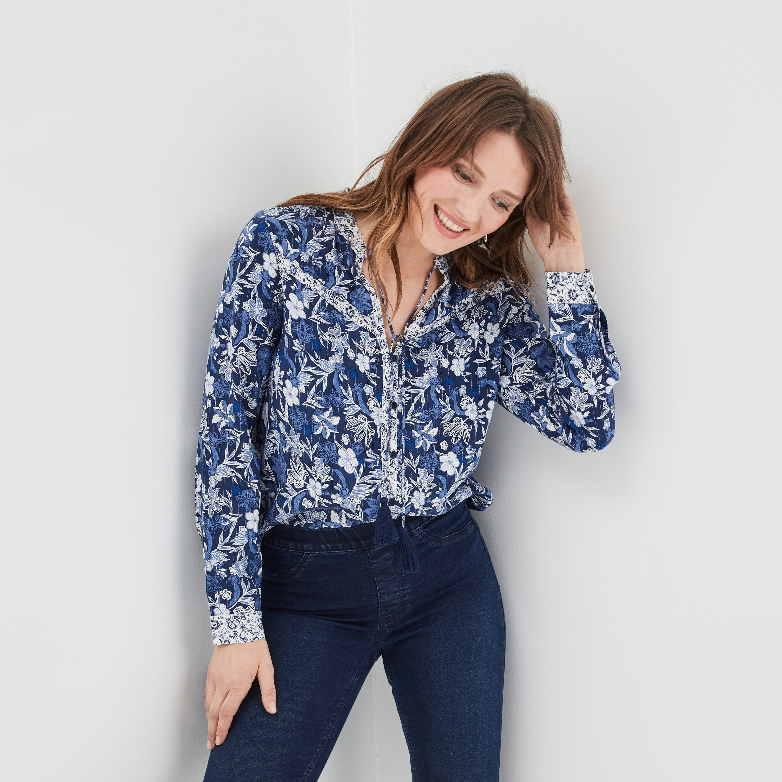 Chemise col cordons à pampilles bleu marine femme | La Halle