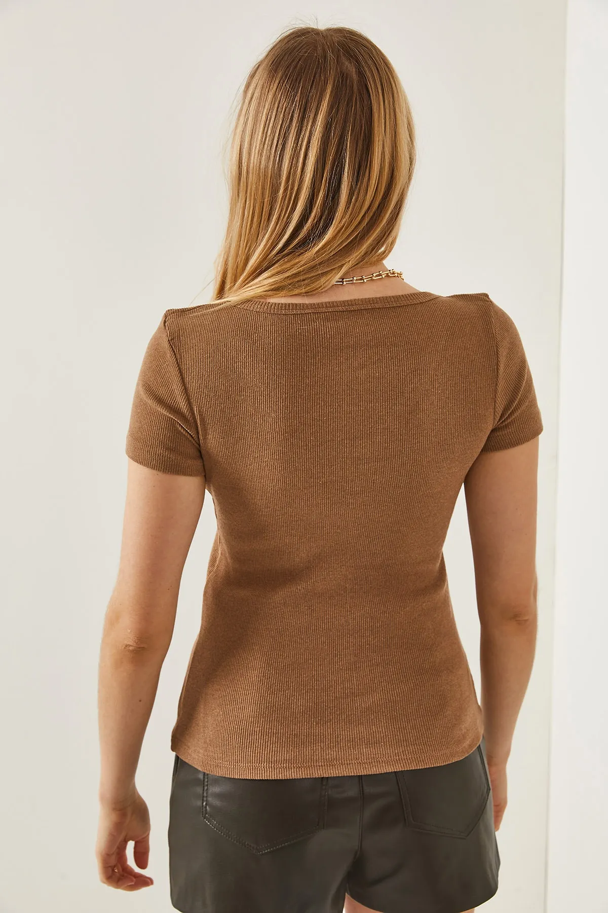 Olalook  Damen-Bluse mit V-Ausschnitt und kurzen Ärmeln in Camel-Stone, 2-teilig, BLZ-19002195