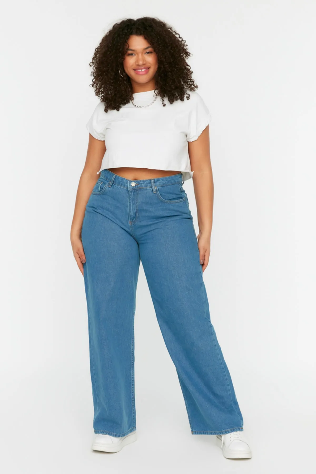Trendyol Curve  Hellblaue, weit geschnittene Jeans mit hoher Taille TBSSS22JE0211
