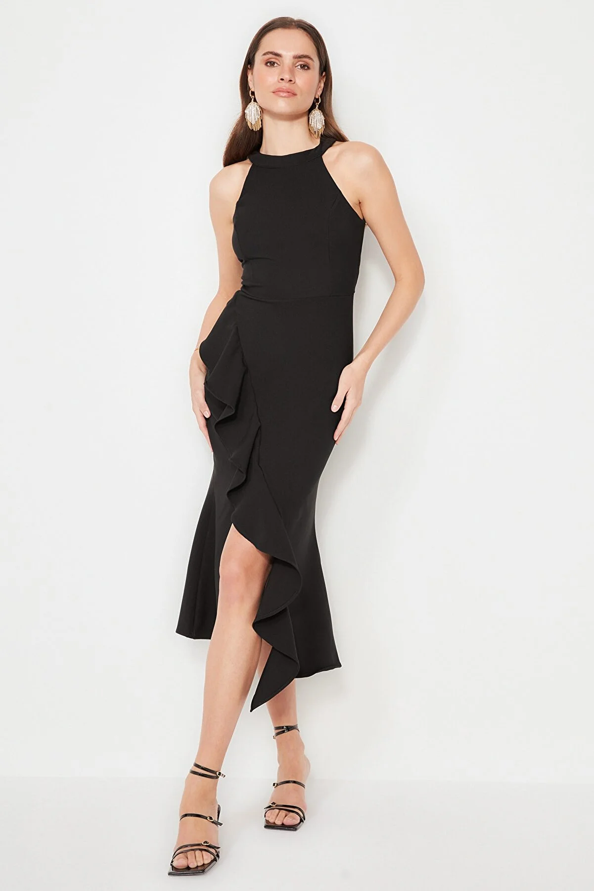 Trendyol Collection  Schwarzes, gewebtes, gefüttertes Volant-Elegantes Abendkleid TPRAW19BB0144