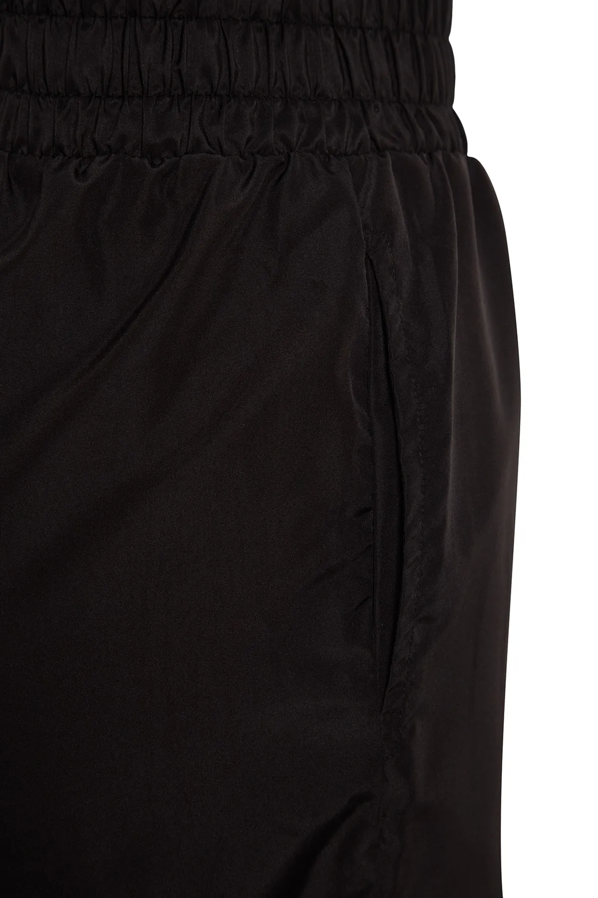 Trendyol Collection  Schwarze gestrickte Sporthose aus Fallschirmstoff mit Taschendetails THMAW24EA00002