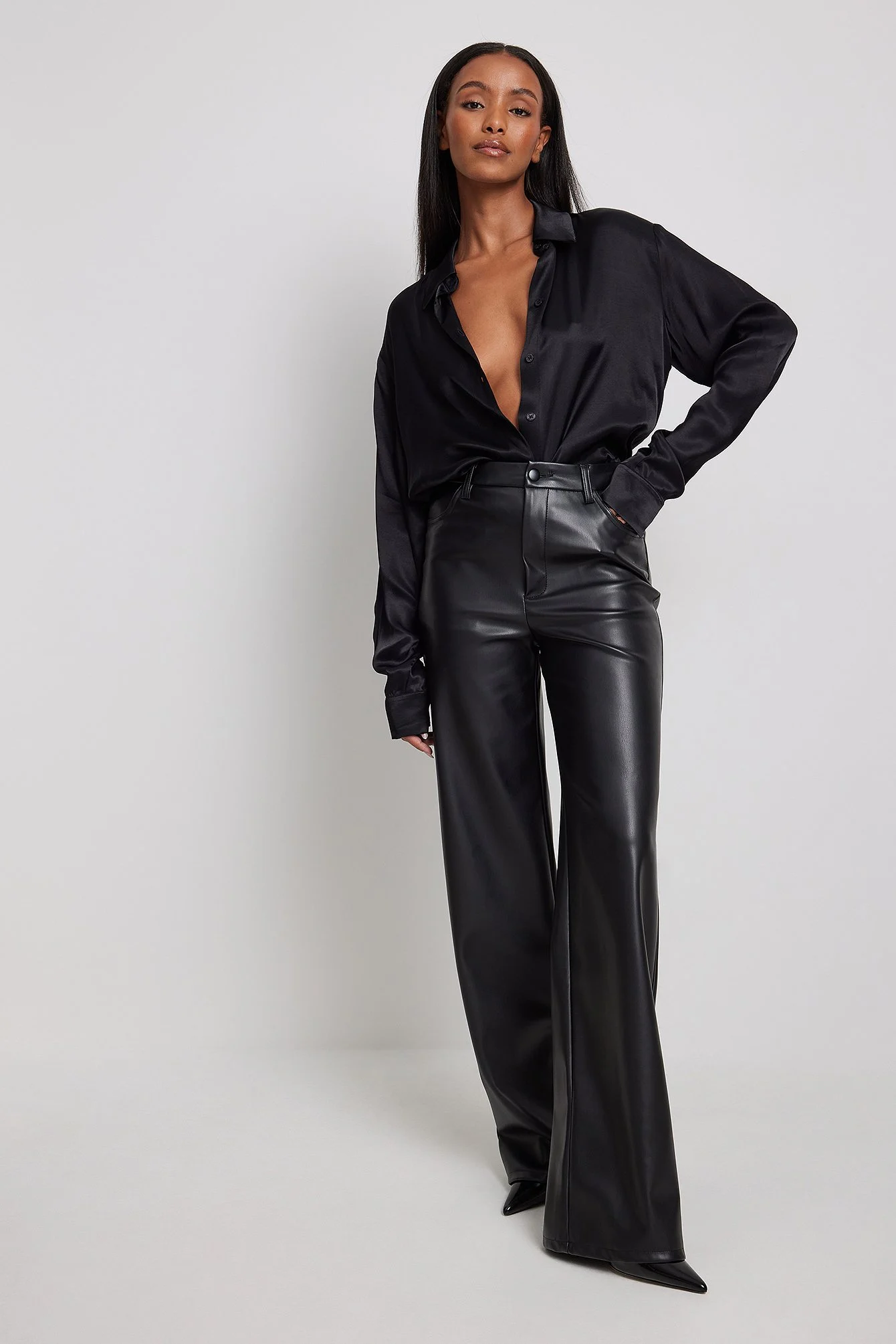 Satin-Hemdbluse mit Trägerdetails