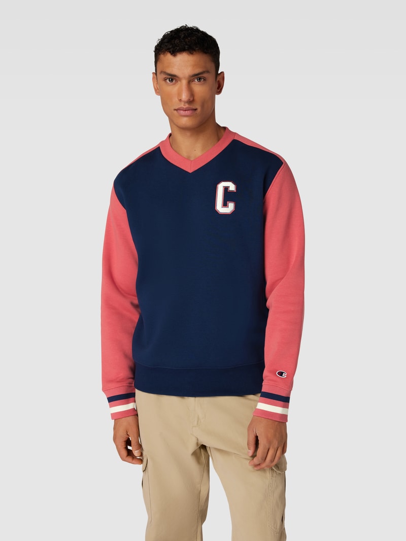 Sweatshirt mit Label-Stitching in marineblau