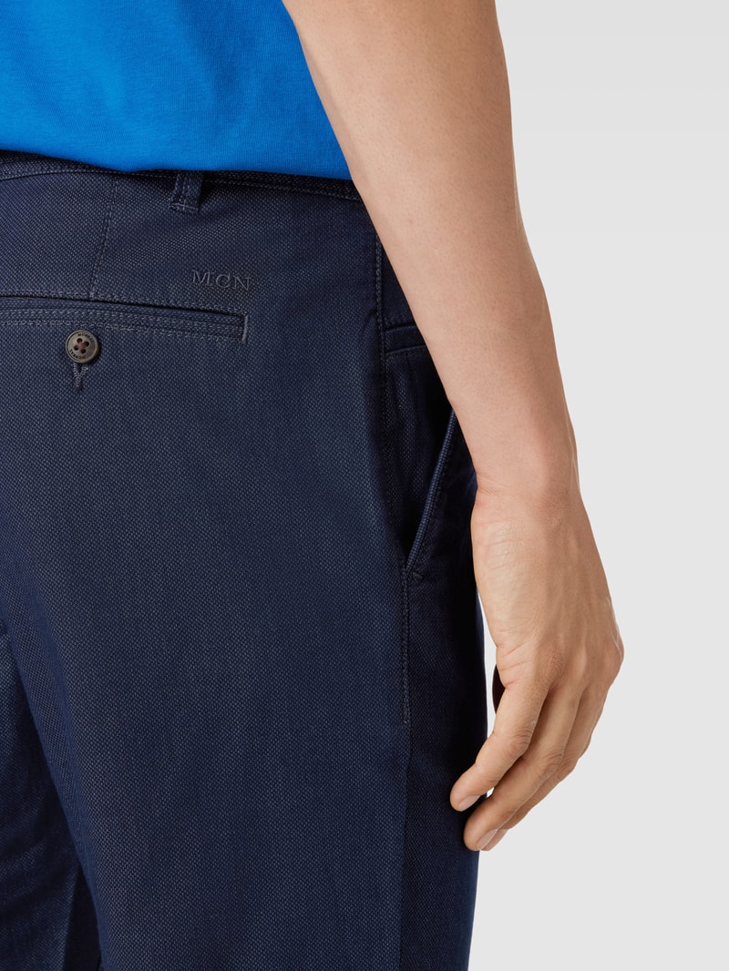Slim Fit Chino mit Strukturmuster in marineblau