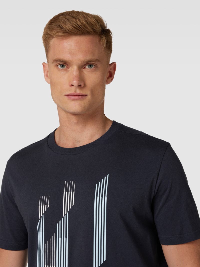 T-Shirt aus Baumwolle mit Label-Detail in dunkelblau