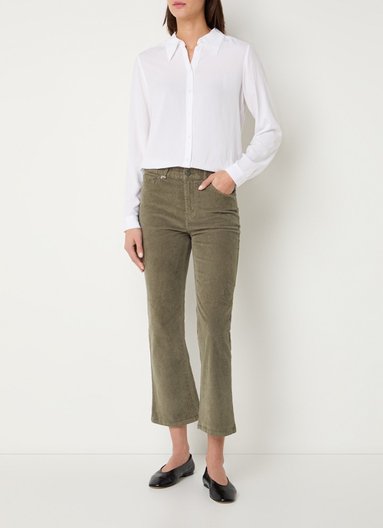 Pantaloni scurți Benetton din catifea reiată, evazați, cu talie medie.