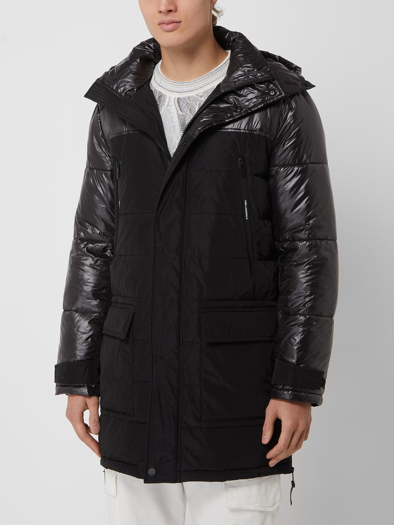 Steppjacke mit abnehmbarer Kapuze in schwarz