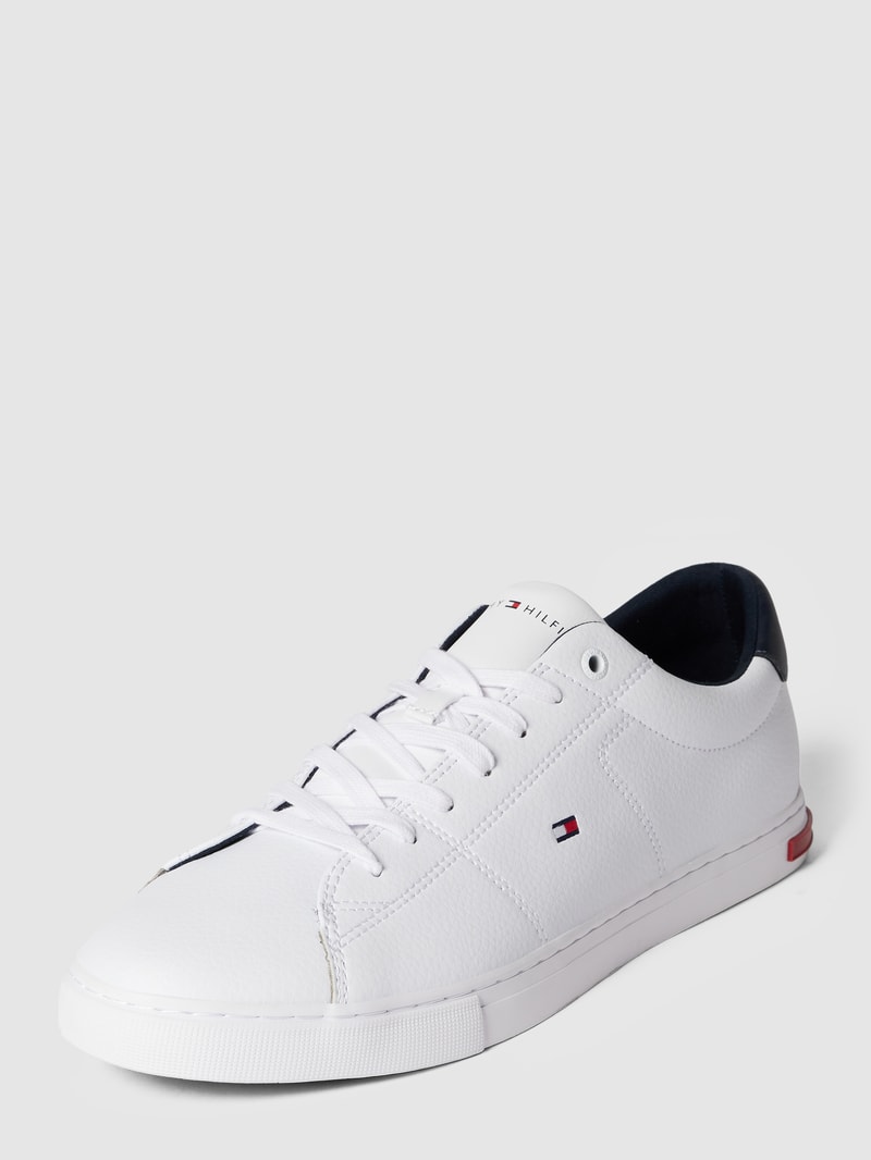 Sneaker mit Label-Details in weiß