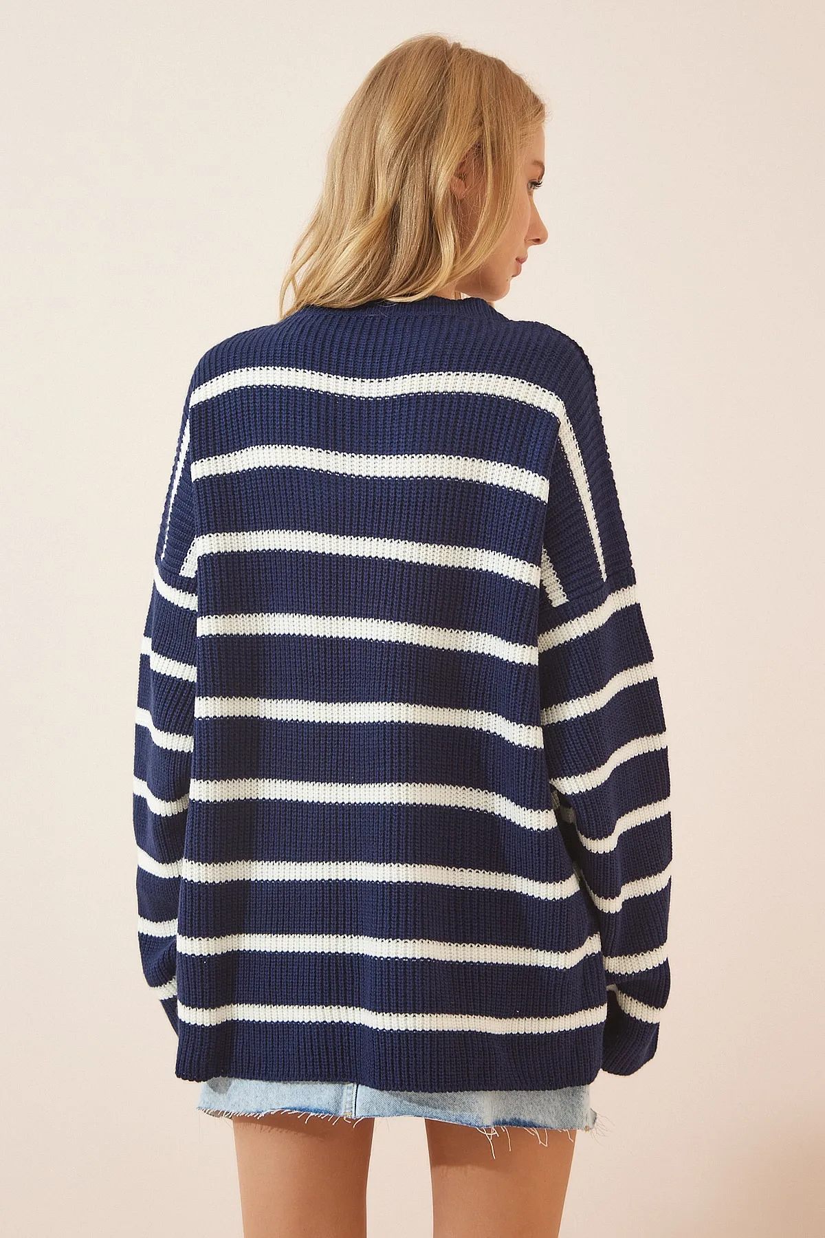 Happiness İstanbul  Marineblaues, gestreiftes, langes, übergroßes Strick-Sweatshirt für Damen YY00078