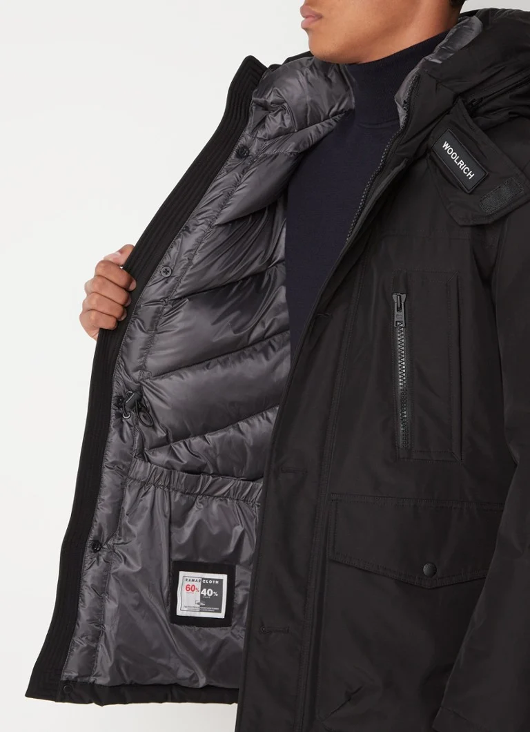 Prošívaná bunda Woolrich Ramar s péřovou výplní a kapsami s ventilkem