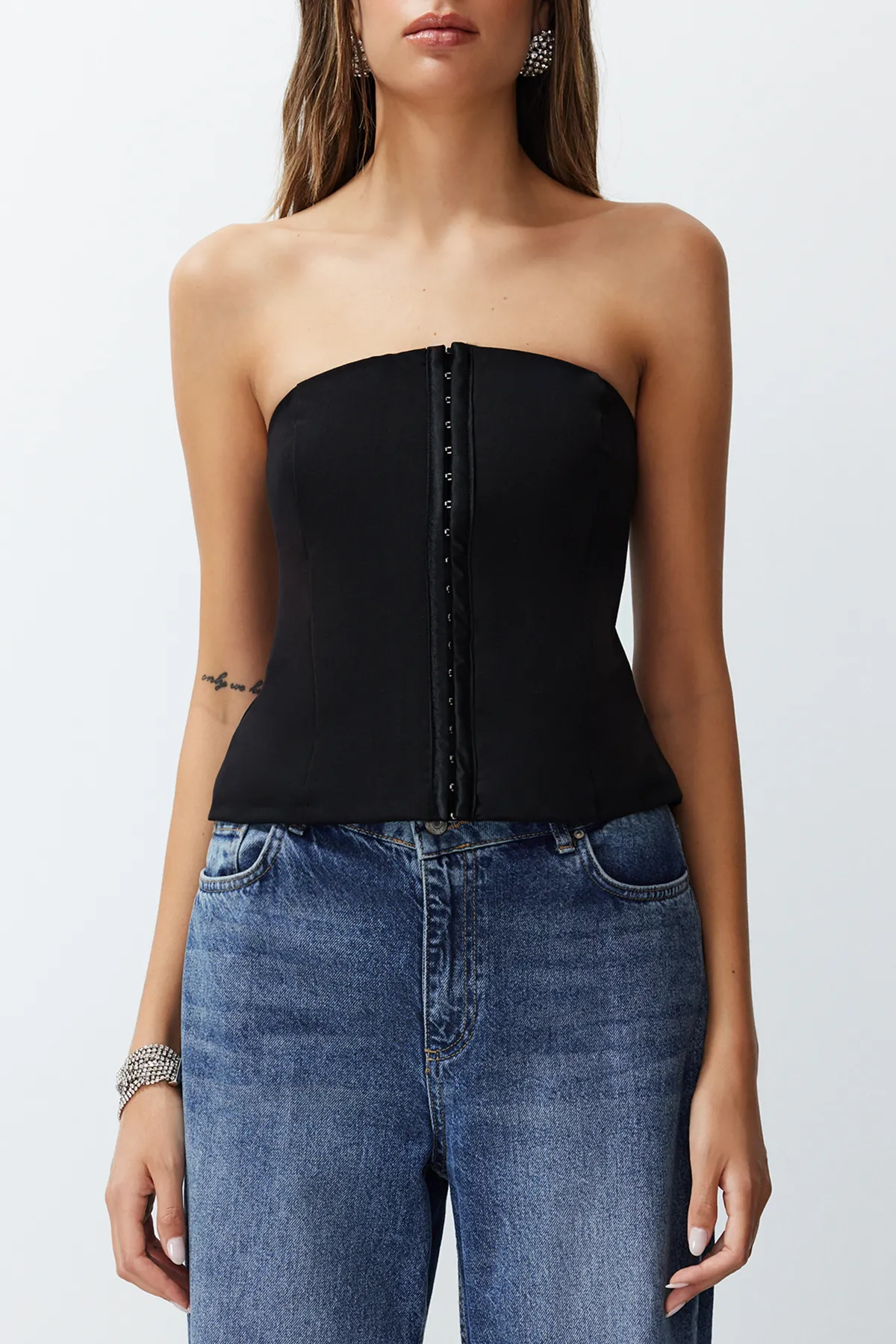 Trendyol Collection  Schwarzes tailliertes Bustier aus Polyviskose TPRSS24BS00034