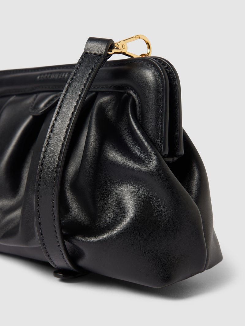 Pochette mit Label-Detail Modell 'DILETTA' in schwarz