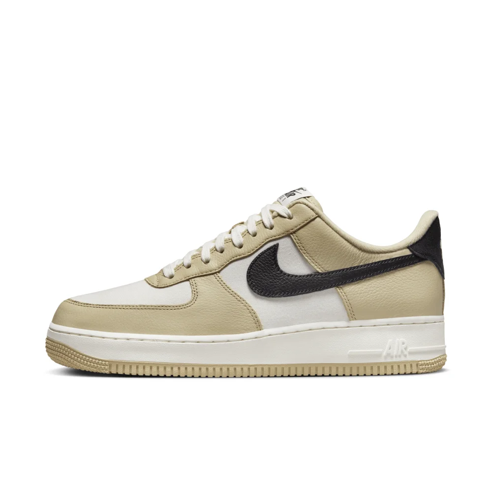 Nike Air Force 1 07 LX DV7186-700 / schwarz