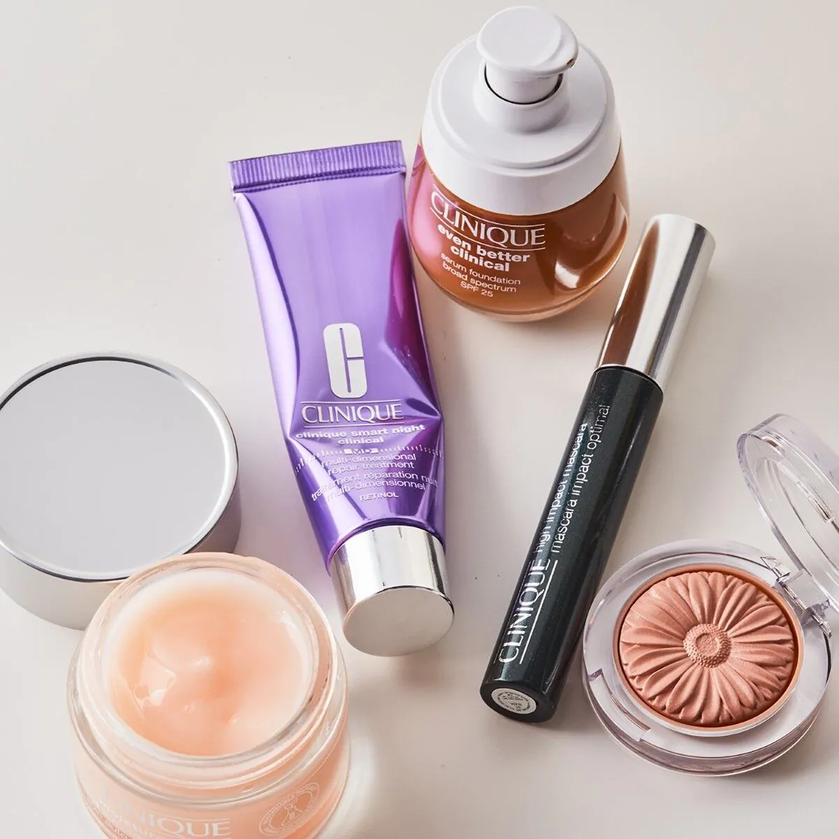CLINIQUE Smart Clinical MD noćni obnavljajući tretman s retinolom, krema za lice 30 ml