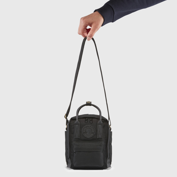 KÅNKEN NO. 2 BLACK SLING - Umhängetasche
