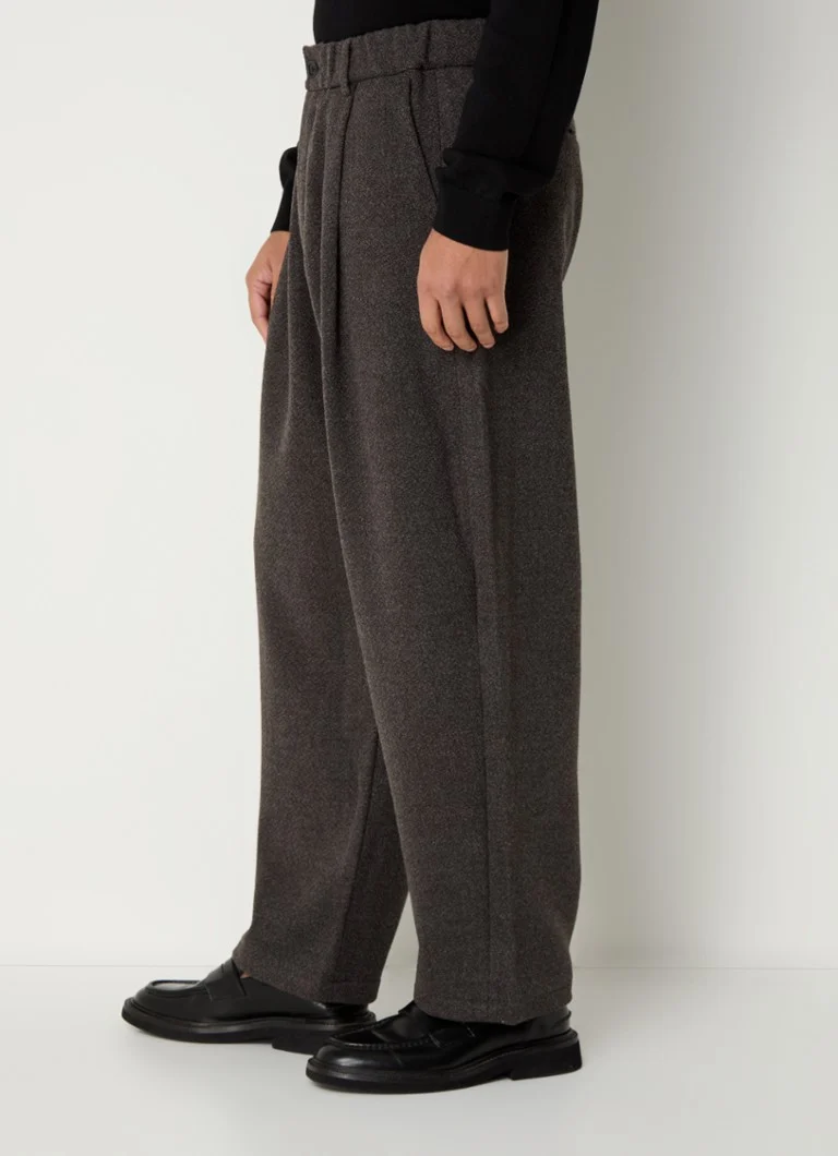 Pantaloni Felix de la Frankie Shop, lejeri, texturați.