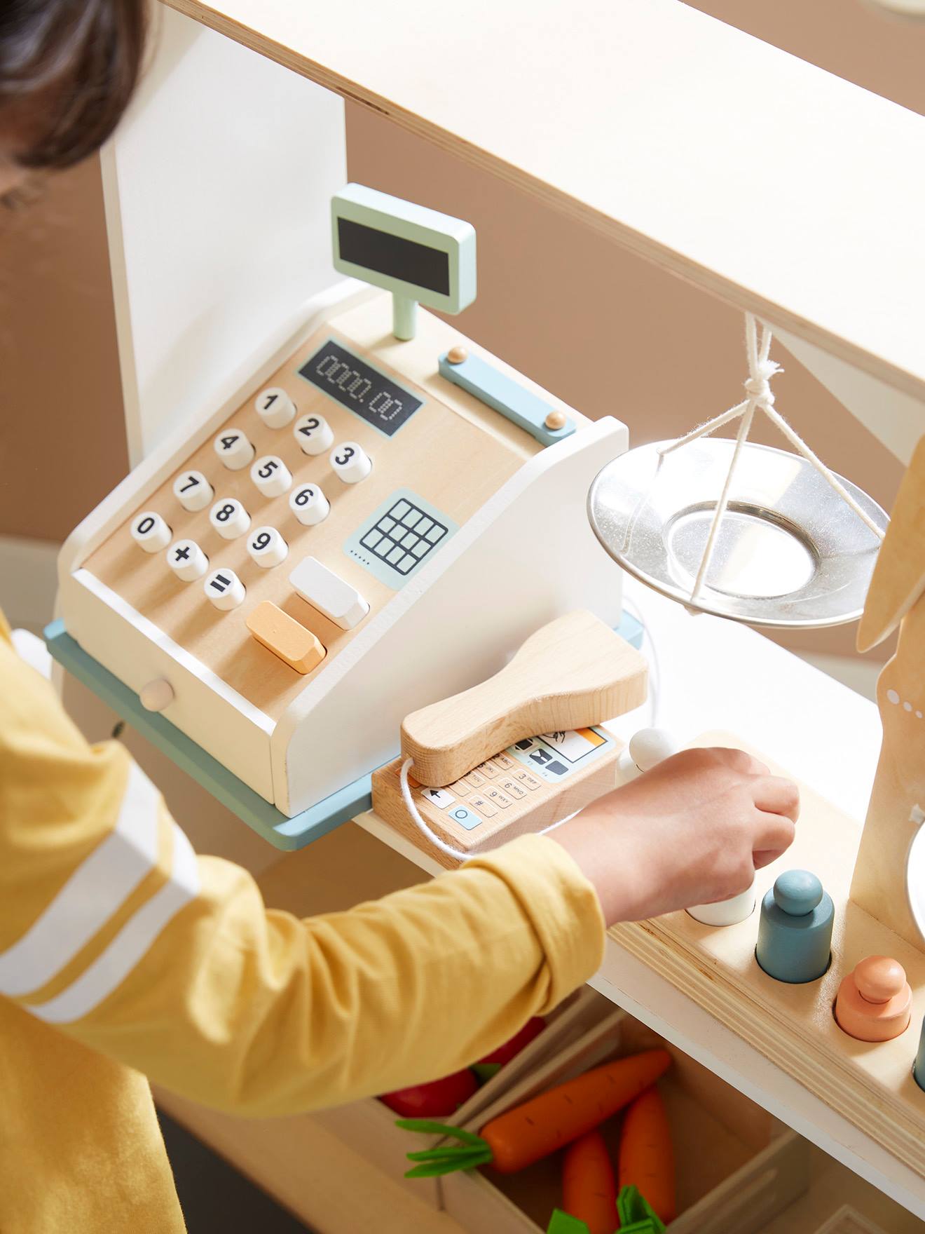 Caisse enregistreuse et ses accessoires en bois FSC® multicolore