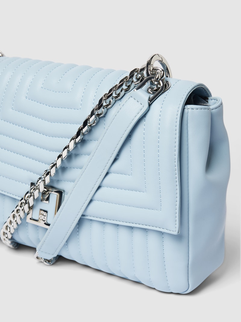 Umhängetasche mit Label-Detail in hellblau