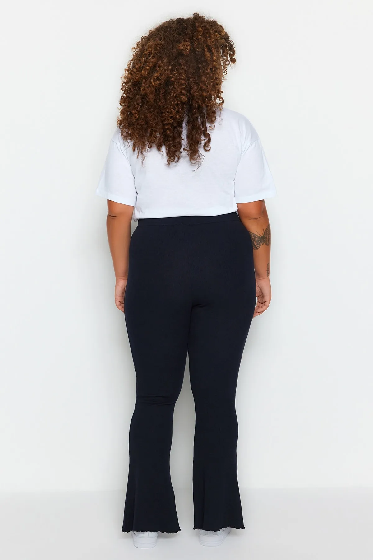 Trendyol Curve  Marineblaue Strickhose mit hohem Bund und Schlitz und spanischen Beinen TBSSS23AR00020