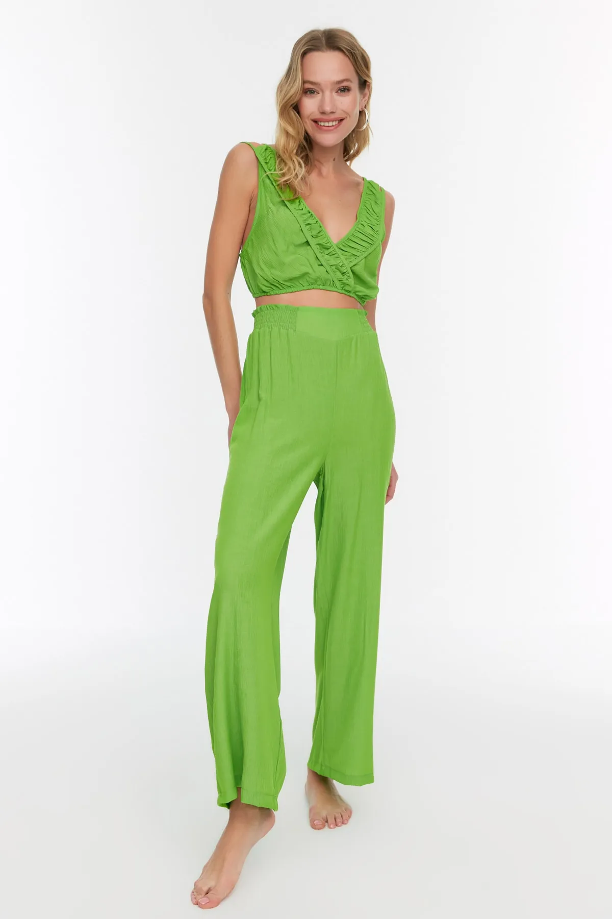 Trendyol Collection  Grünes, detailliertes Set aus Unterteil und Oberteil für den StrandTBESS22AU0043