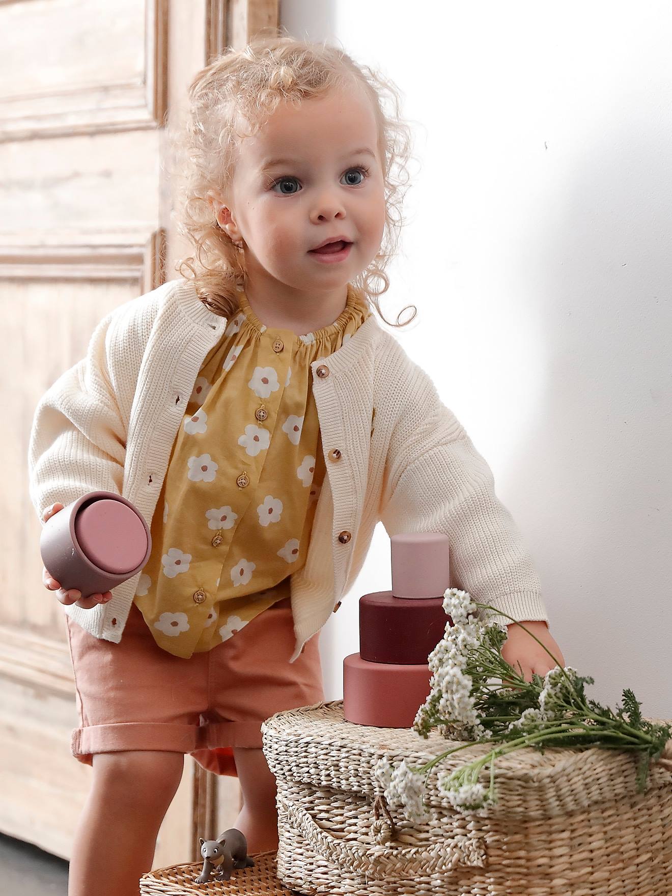 Gilet bébé en côtes anglaises motif irisé bleu ciel