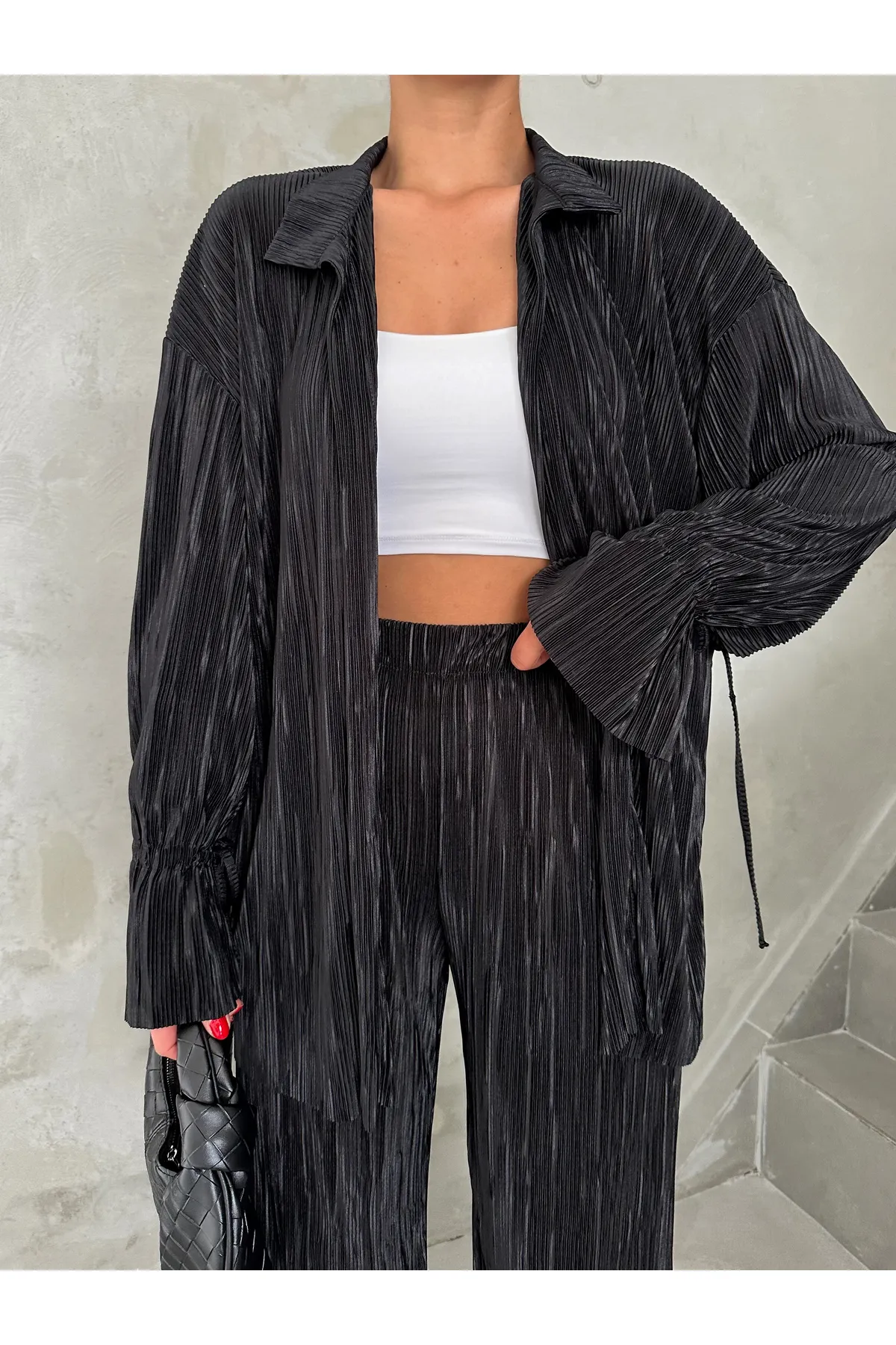 Laluvia  Schwarzes Plissee-Set mit Spitzendetail