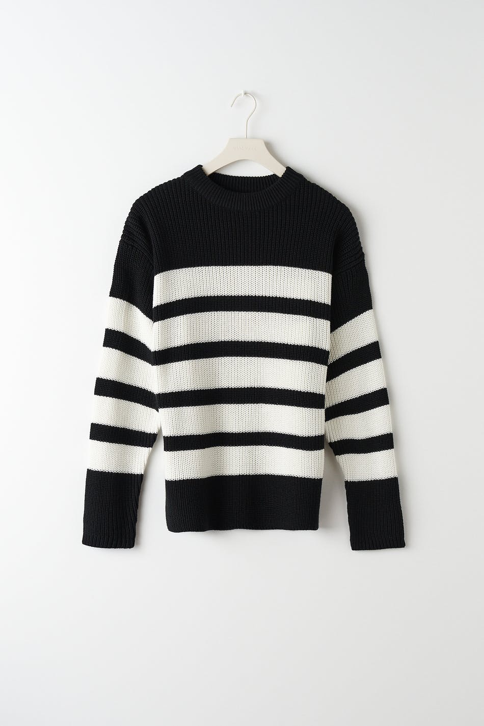 Y knitted casual sweater