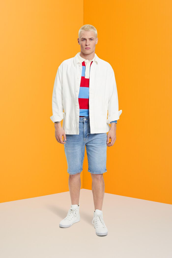 Lockere Jeansshorts in schmaler Passform