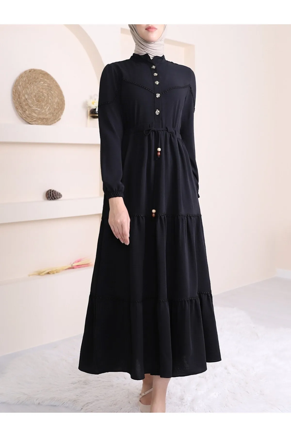 Modamorfo  Halb geknöpftes Spitzenkleid