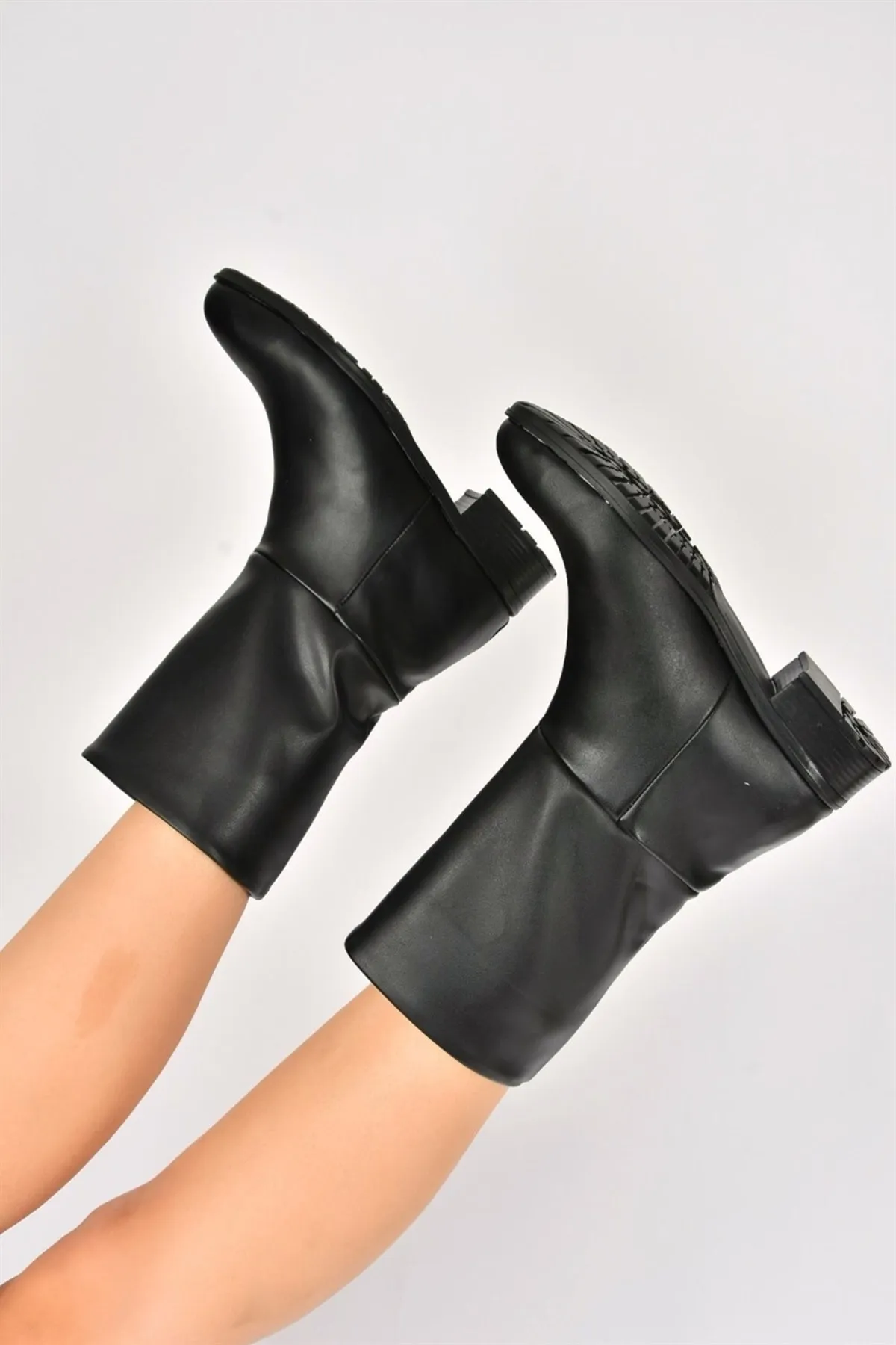 Fox Shoes  Schwarze Daily-Damenstiefel mit flacher Sohle L726597709