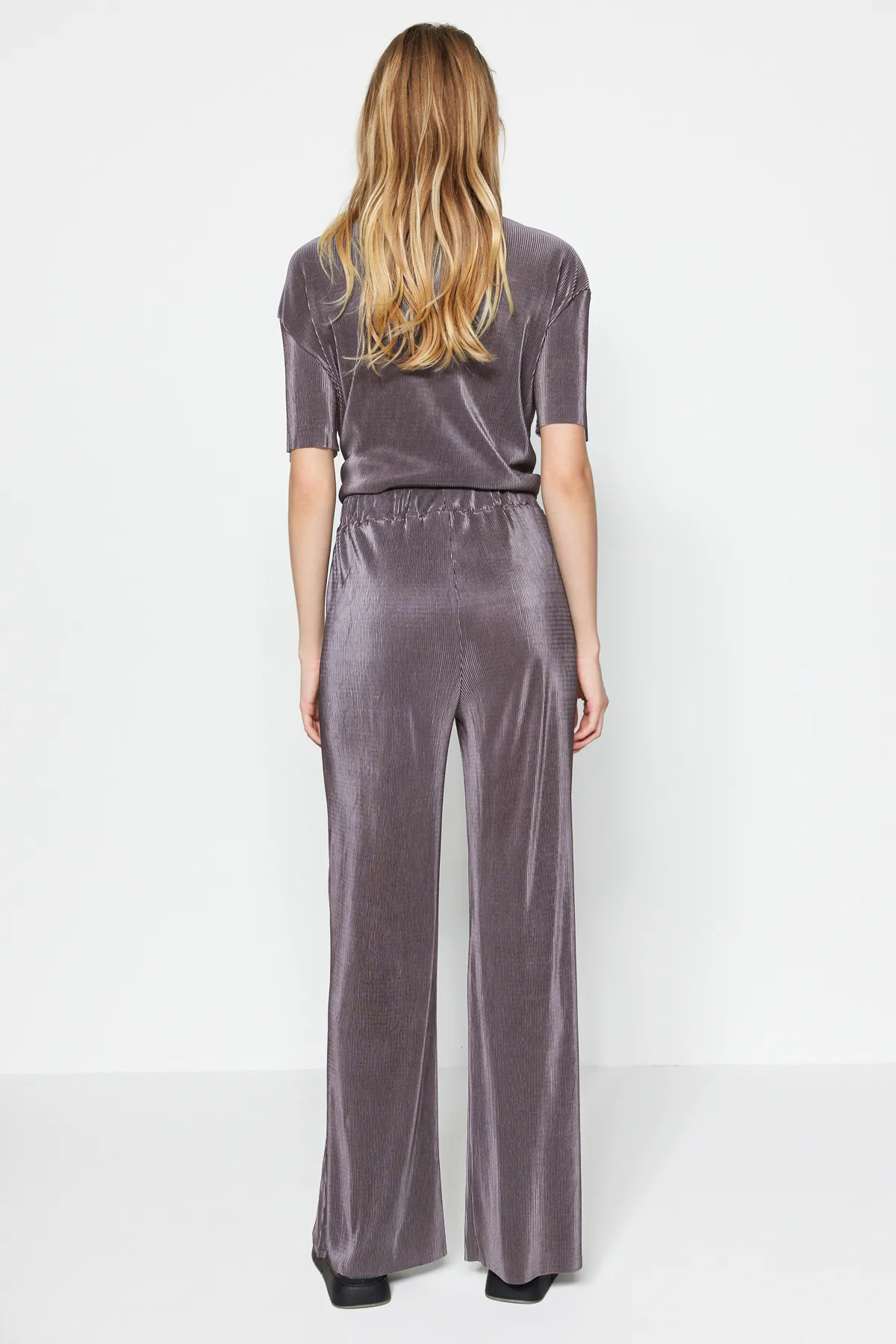 Trendyol Collection  Anthrazitfarbenes, weit geschnittenes Plissiertes Hemd und Hose aus Strickoberteil TWOSS23AU00021