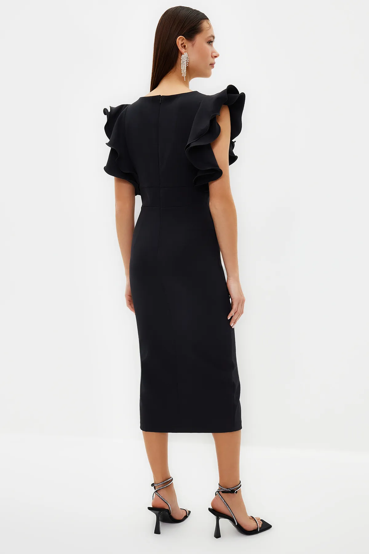 Trendyol Collection  Schwarzes, detailliertes, elegantes Abendkleid mit Rüschen TPRSS20EL2661