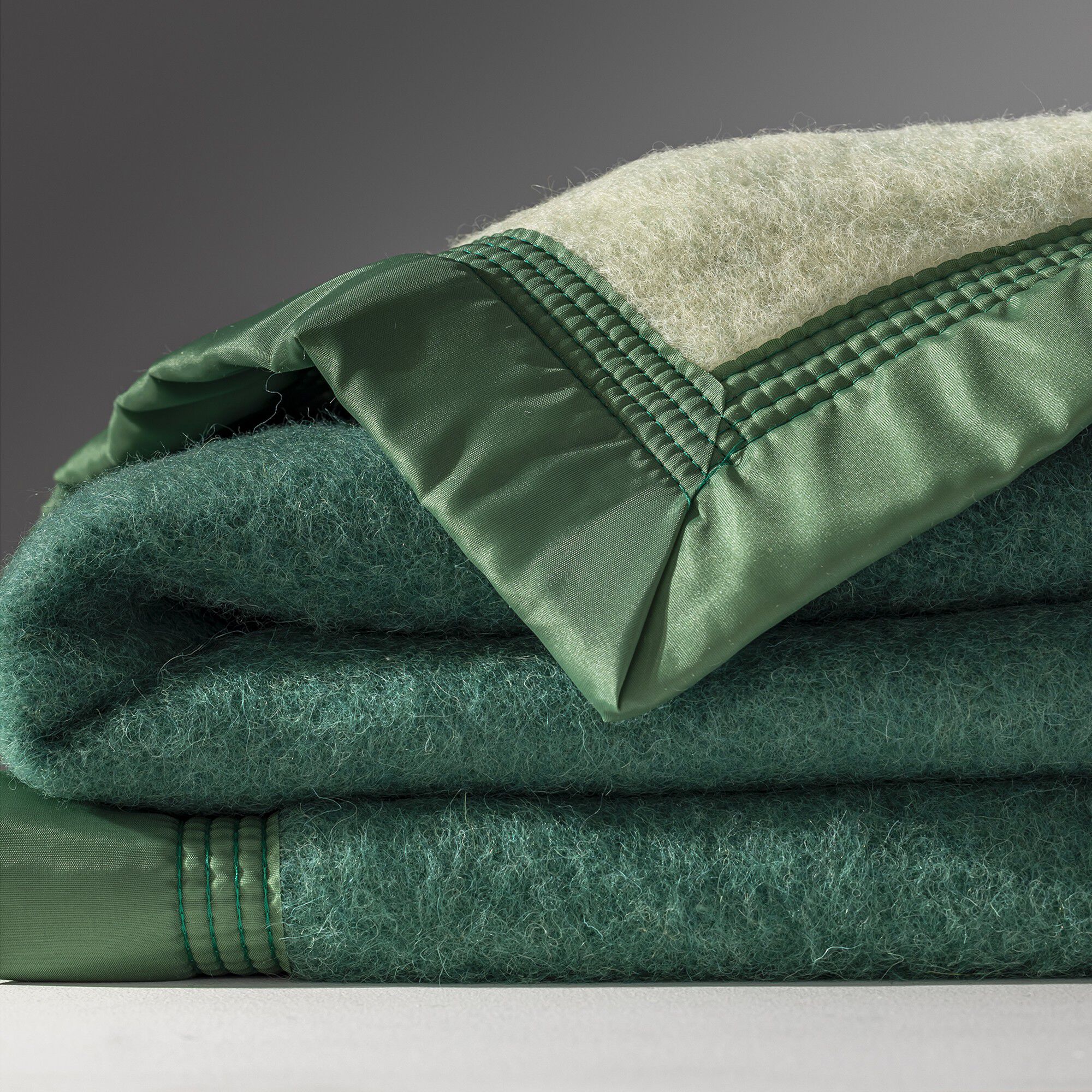 Couverture bicolore laine 800g/m2